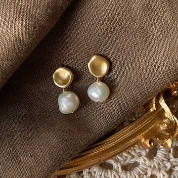 Boucles d'oreilles baroques d'eau douce en or 24 carats