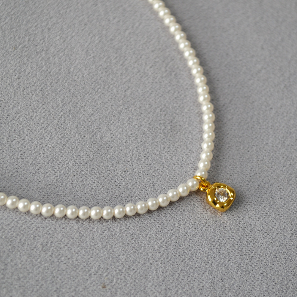 Simple pearl necklace-flower charm