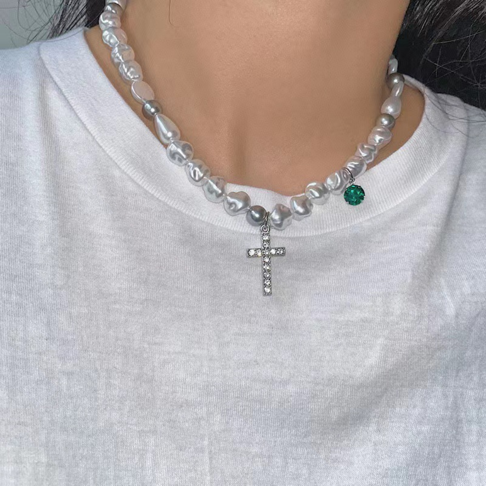 Irregular pearl cross patchwork necklace