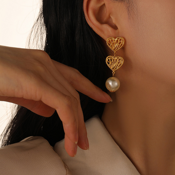 Irregular heart pearl earrings