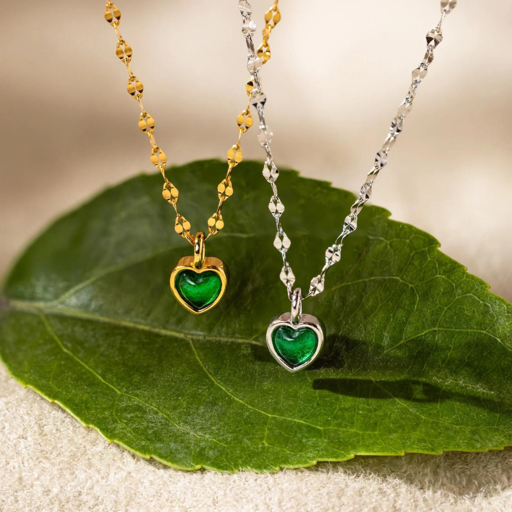 Green Gemstone in Summer Jewelry of Earring and Necklace